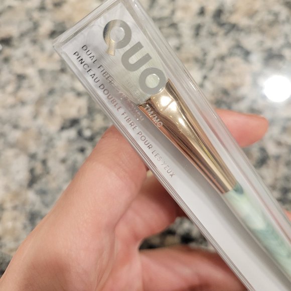 Quo Beauty Dual Fiber Eye Brush - Picture 3 of 6